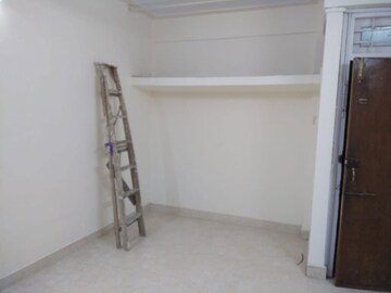 Room in 2 BHK Apartment at Dwarka Kunj, Chembur – for Rent