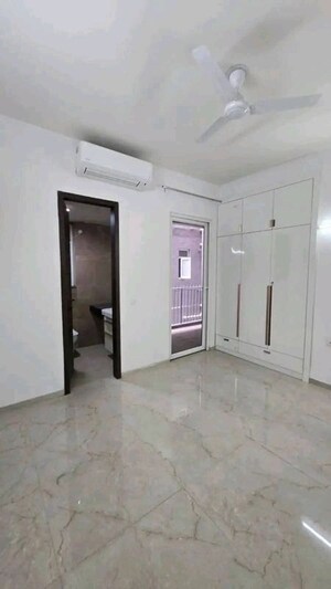 Room in 4 BHK Builder Floor at M3M Atrium, Sector 57 – for Rent