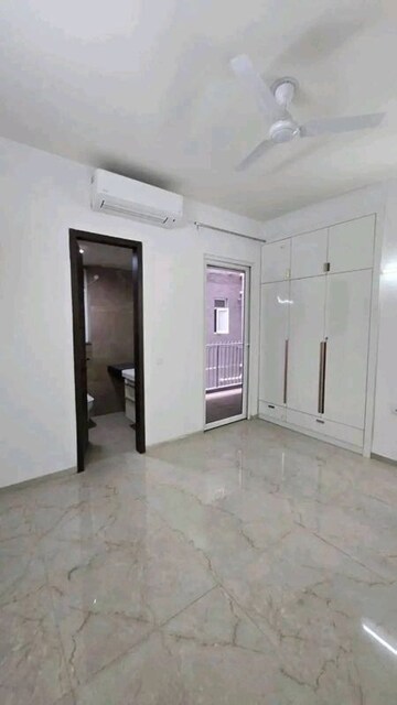 Room in 4 BHK Builder Floor at M3M Atrium, Sector 57 – for Rent
