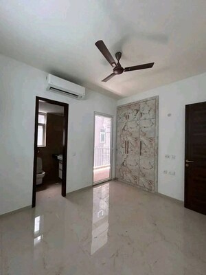 Room in 4 BHK Builder Floor at M3M Atrium, Sector 57 – for Rent