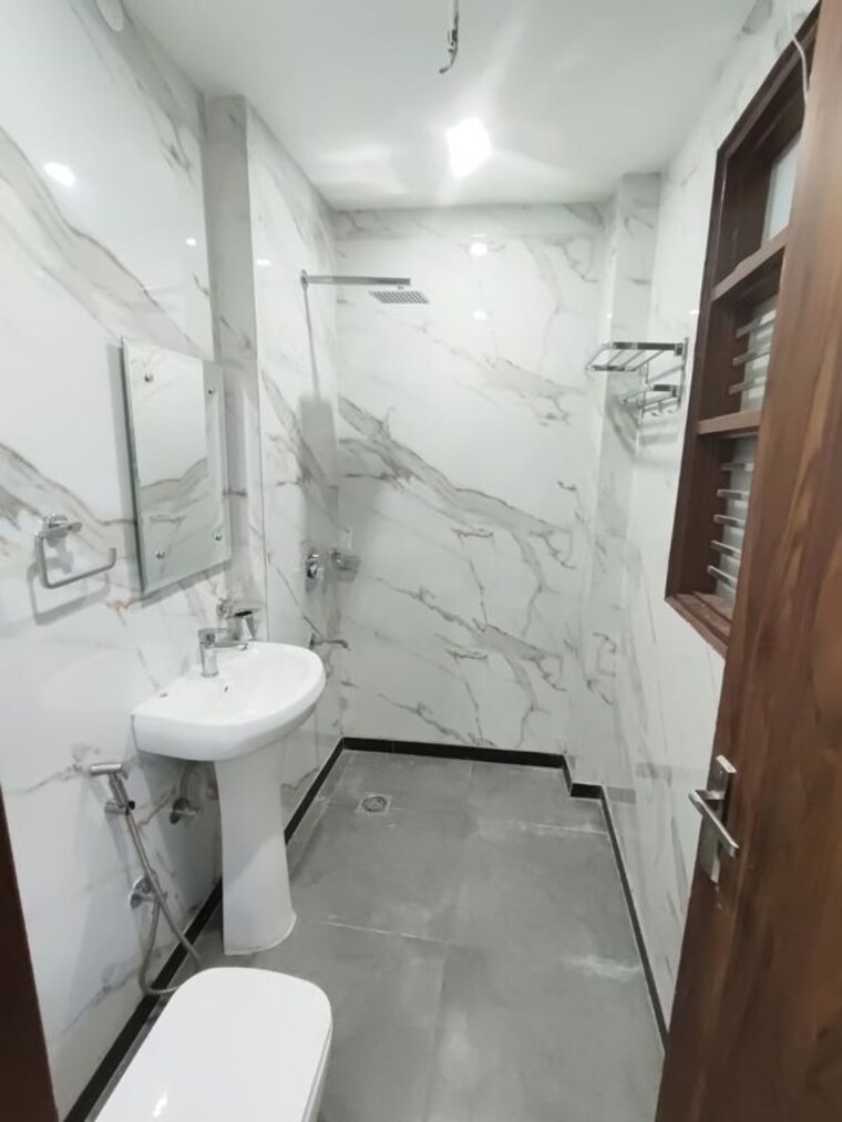Bathroom, sector 25 4 Bedroom 360 Sq.Yd. Builder Floor In Sector 25 Gurgaon 9954267