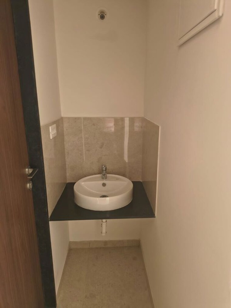 Bathroom, vilas-javdekar-yashwin-enchante 3 Bedroom 852 Sq.Ft. Apartment In Kharadi Pune 9954306