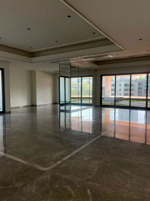 4 BHK + Pooja Room,Servant Room Apartment For Sale in Lodha Allura