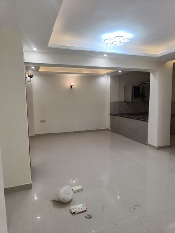 Room in 3 BHK Apartment at Vasant Kunj – for Rent