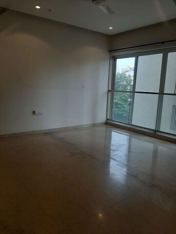 Room in 3 BHK Apartment at AP Kool Breeze, Santacruz West – for Rent