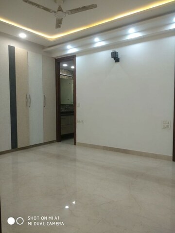 Room in 2 BHK Builder Floor at Safdarjung Enclave – for Rent