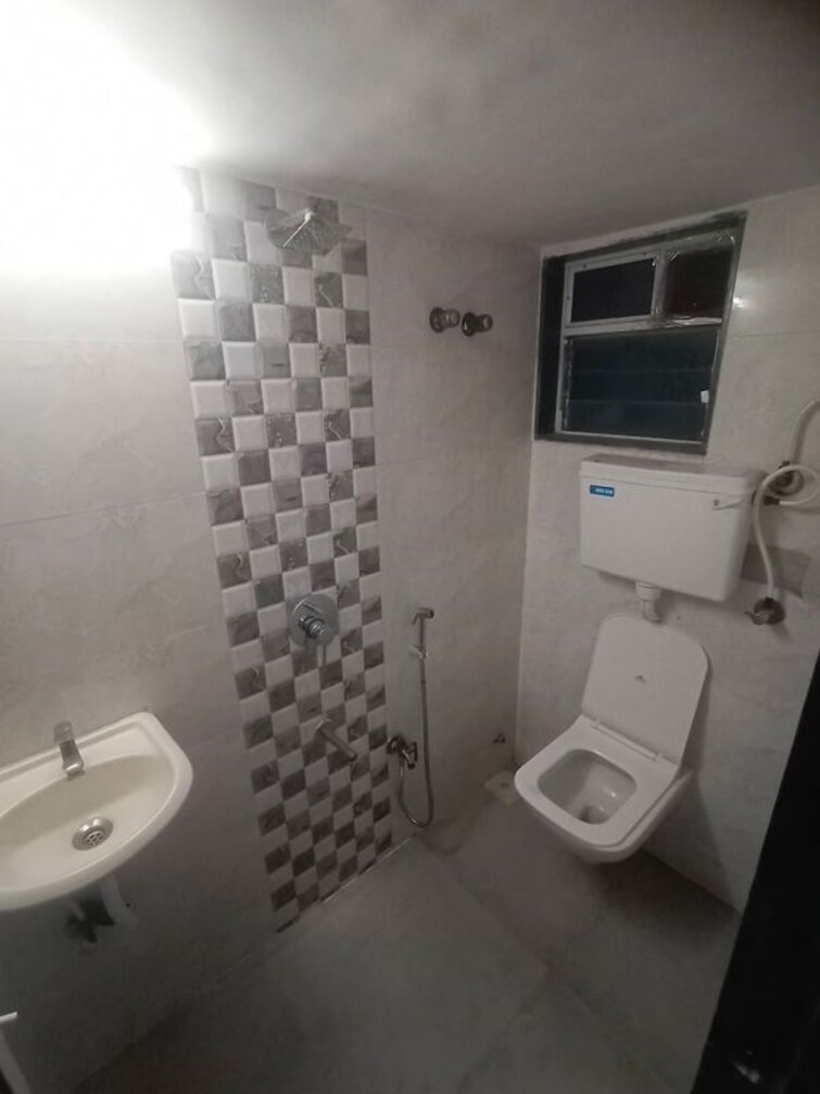 Bathroom, oshiwara 1 RK 280 Sq.Ft. Apartment In Oshiwara Mumbai 9954426