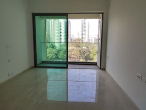 Room in 3 BHK Apartment at Kalpataru Immensa, Kolshet Road – for Rent