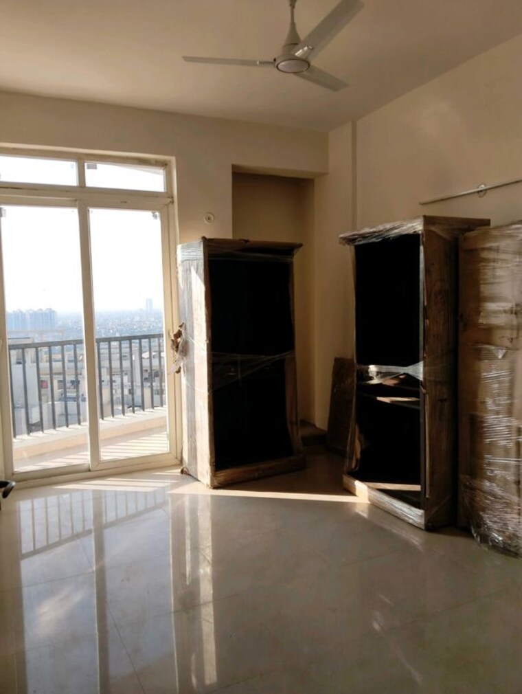 Room, amrapali-heartbeat-city 3 Bedroom 1350 Sq.Ft. Apartment In Sector 107 Noida 9954410