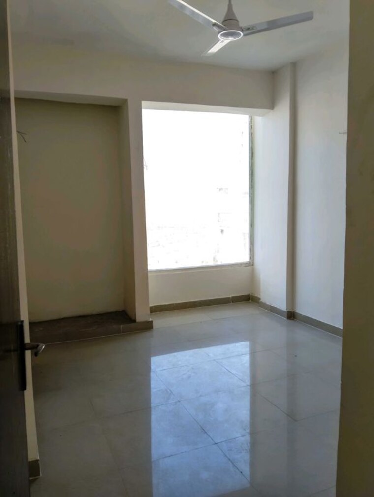 Room, amrapali-heartbeat-city 3 Bedroom 1350 Sq.Ft. Apartment In Sector 107 Noida 9954410