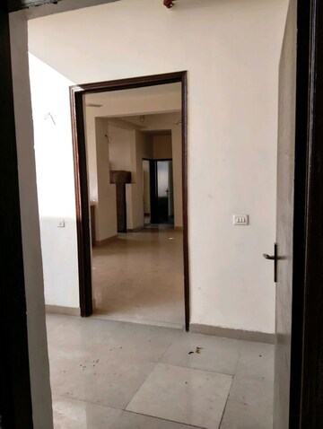 Room in 3 BHK Apartment at Amrapali Heartbeat City, Sector 107 – for Rent