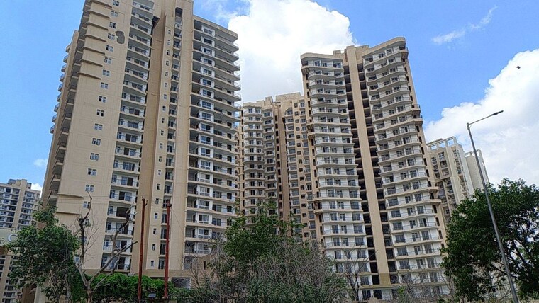 Exterior View, amrapali-heartbeat-city 3 Bedroom 1350 Sq.Ft. Apartment In Sector 107 Noida 9954410