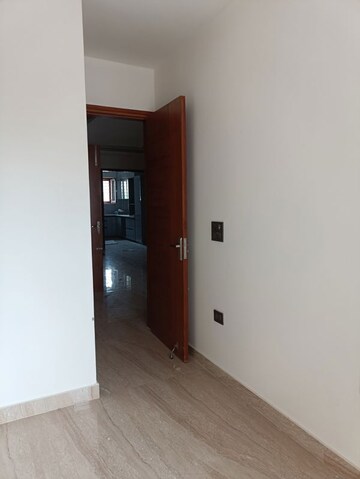 Room in 3.5 BHK Builder Floor at BPTP Parkland, Sector 75 – for Sale