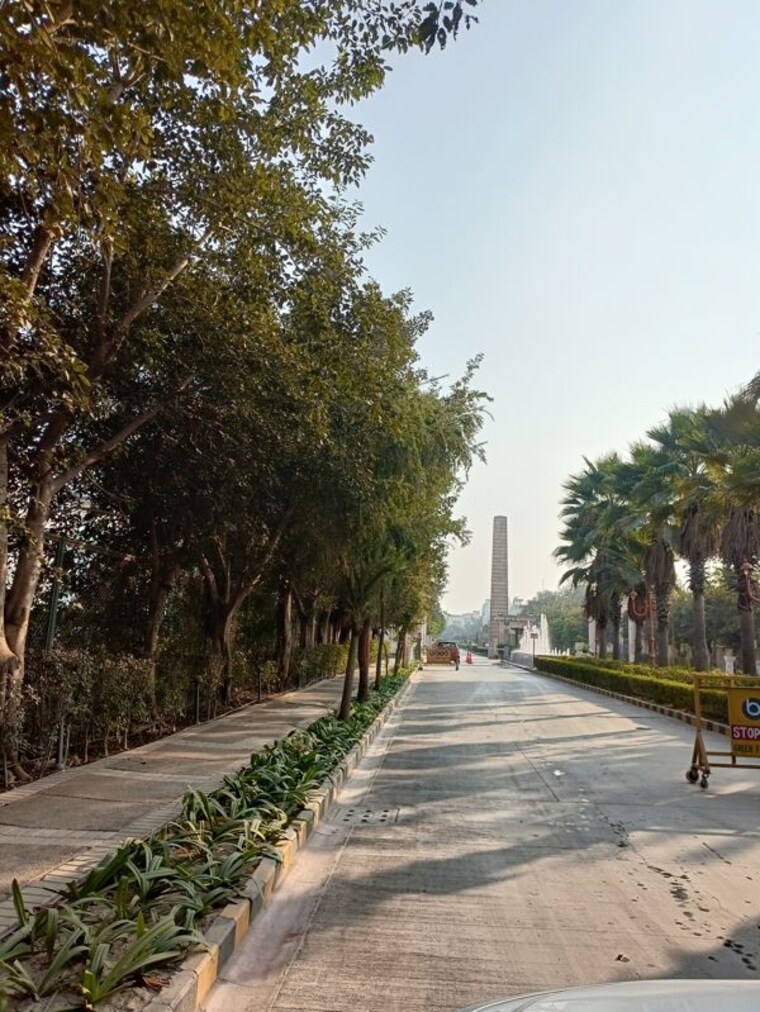 Garden, bptp-parkland 3.5 Bedroom 250 Sq.Yd. Builder Floor In Sector 75 Faridabad 9954441