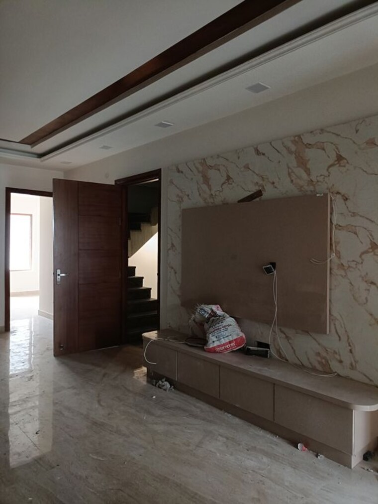 undefined, bptp-parkland 3.5 Bedroom 250 Sq.Yd. Builder Floor In Sector 75 Faridabad 9954441