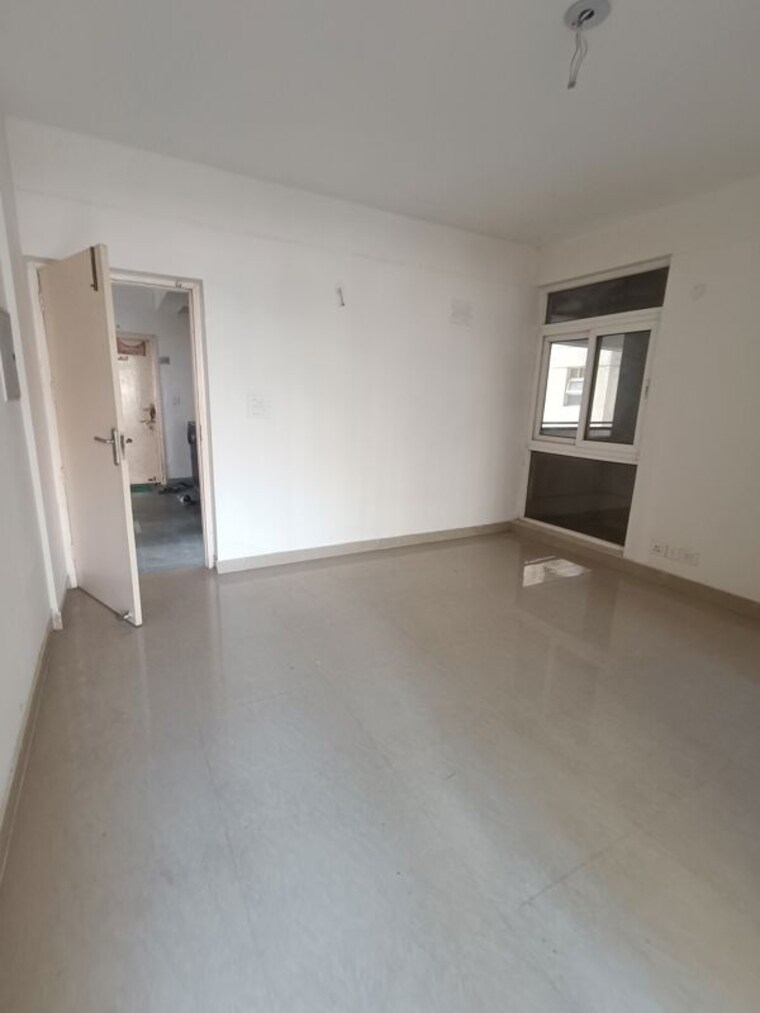 Room, bptp-parkland 3.5 Bedroom 250 Sq.Yd. Builder Floor In Sector 75 Faridabad 9954441