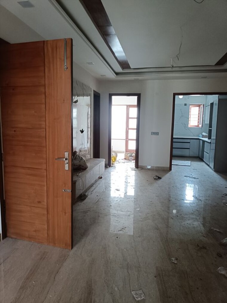 Room, bptp-parkland 3.5 Bedroom 250 Sq.Yd. Builder Floor In Sector 75 Faridabad 9954441