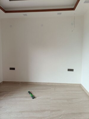 Room in 3.5 BHK Builder Floor at BPTP Parkland, Sector 75 – for Sale