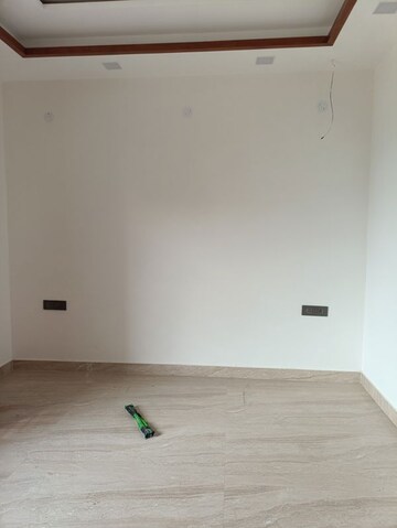 Room in 3.5 BHK Builder Floor at BPTP Parkland, Sector 75 – for Sale