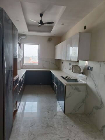 Kitchen in 4 BHK Builder Floor at BPTP Park 81, Sector 81 – for Sale