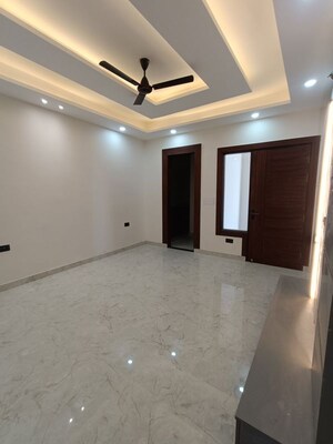 Room in 4 BHK Builder Floor at BPTP Park 81, Sector 81 – for Sale