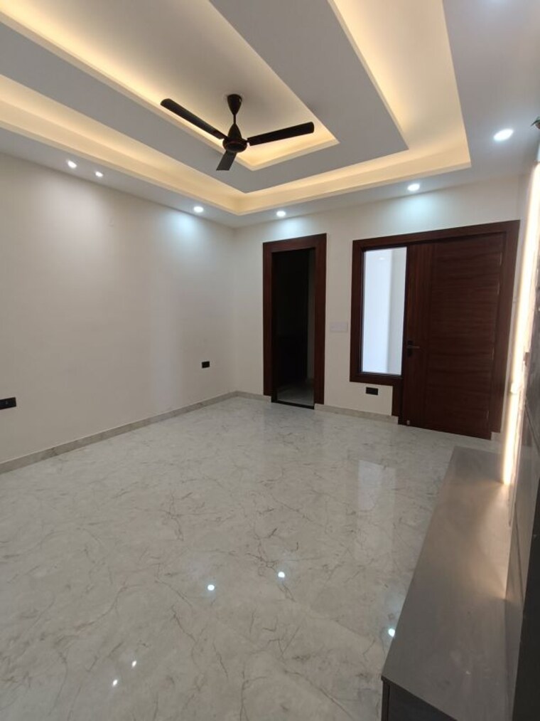 Room, bptp-park-81 4 Bedroom 300 Sq.Yd. Builder Floor In Sector 81 Faridabad 9954451