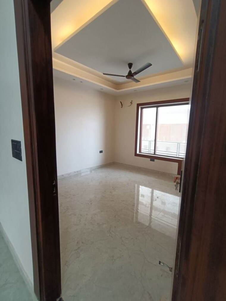 Room, bptp-park-81 4 Bedroom 300 Sq.Yd. Builder Floor In Sector 81 Faridabad 9954451
