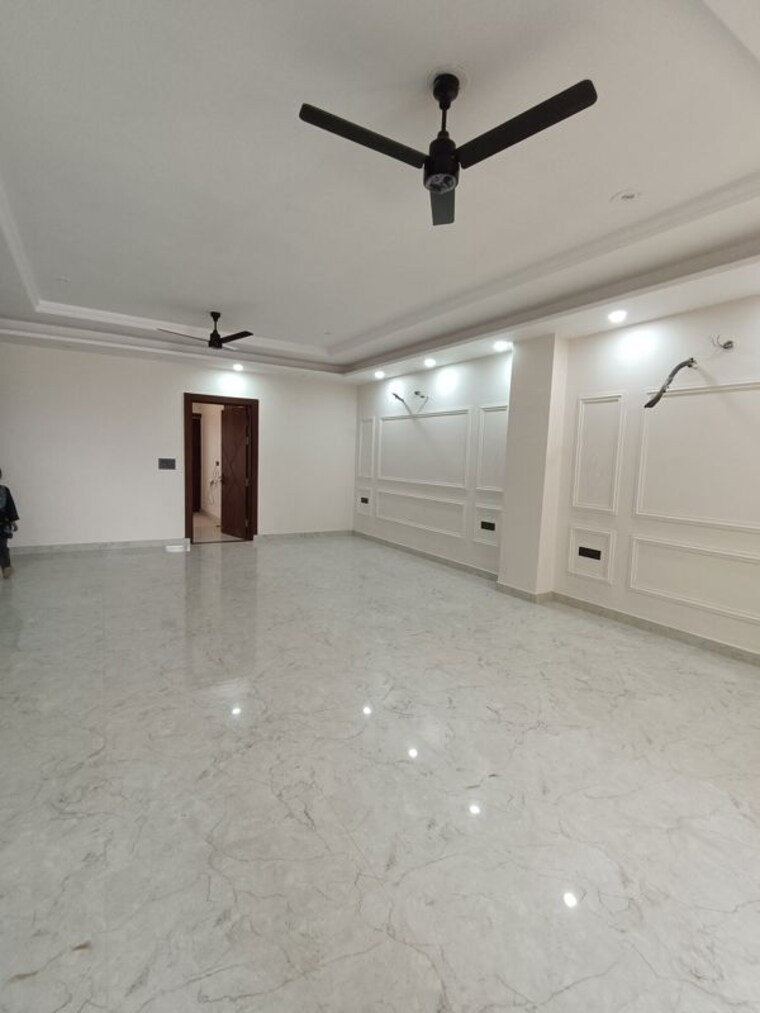 Room, bptp-park-81 4 Bedroom 300 Sq.Yd. Builder Floor In Sector 81 Faridabad 9954451