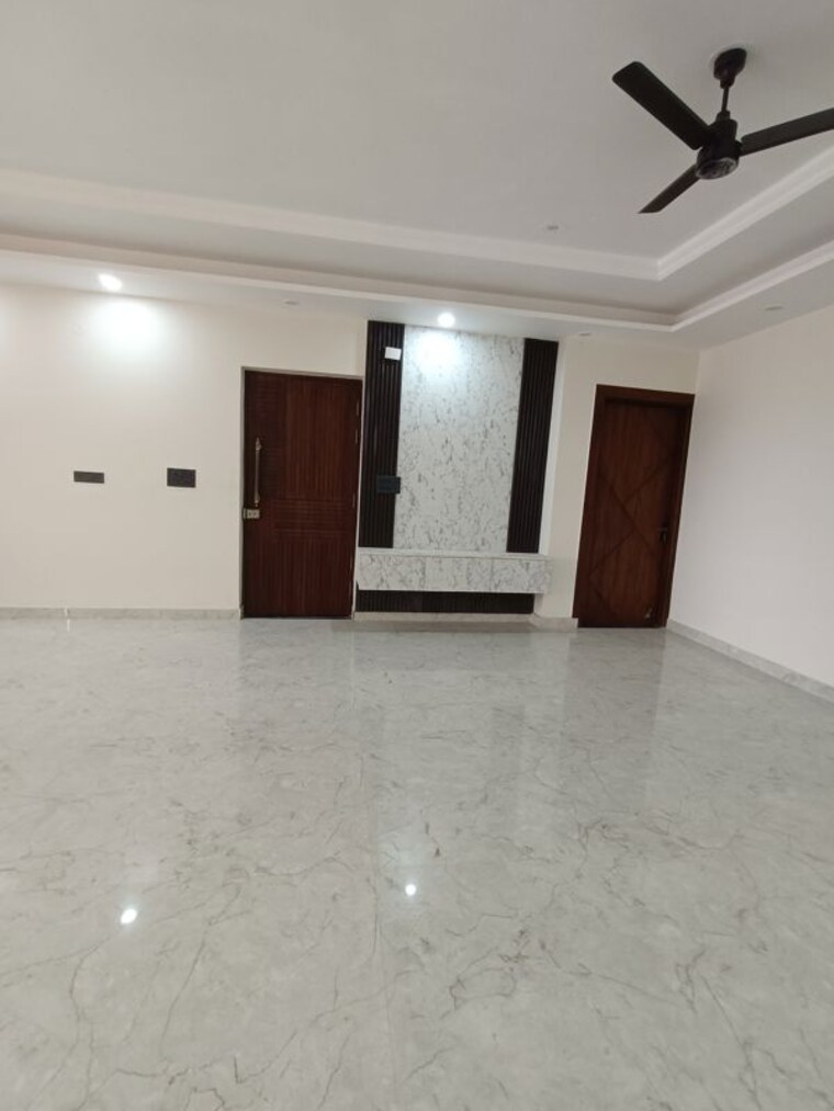 Room, bptp-park-81 4 Bedroom 300 Sq.Yd. Builder Floor In Sector 81 Faridabad 9954451