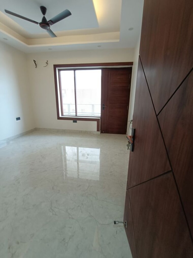 Room, bptp-park-81 4 Bedroom 300 Sq.Yd. Builder Floor In Sector 81 Faridabad 9954451