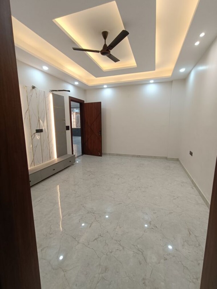 Room, bptp-park-81 4 Bedroom 300 Sq.Yd. Builder Floor In Sector 81 Faridabad 9954451