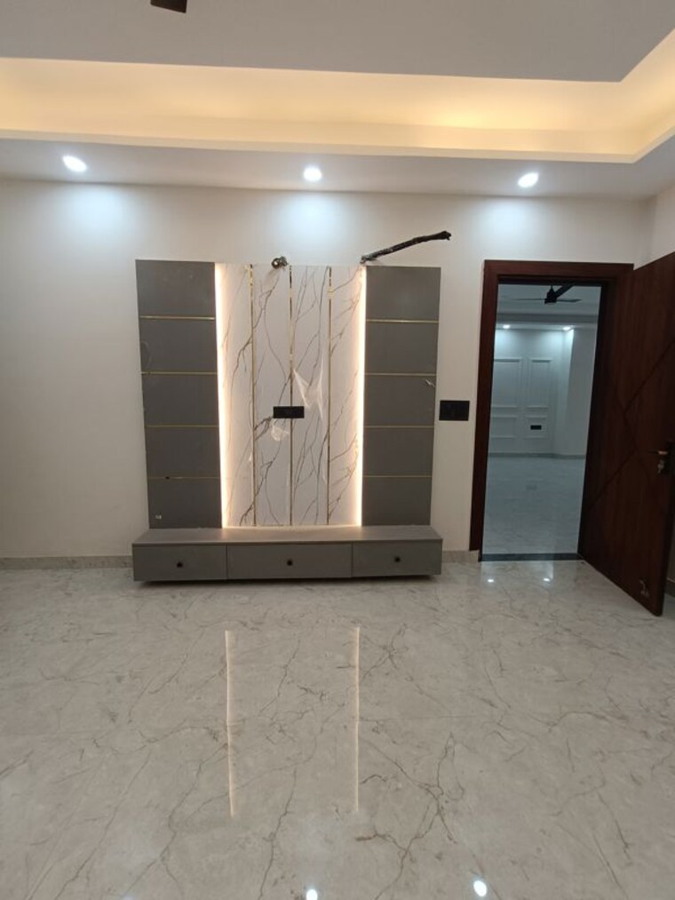 Room, bptp-park-81 4 Bedroom 300 Sq.Yd. Builder Floor In Sector 81 Faridabad 9954451