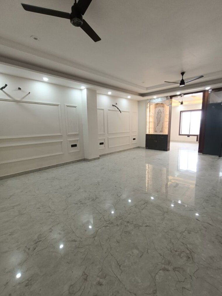Room, bptp-park-81 4 Bedroom 300 Sq.Yd. Builder Floor In Sector 81 Faridabad 9954451