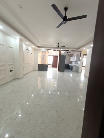 Kitchen in 4 BHK Builder Floor at BPTP Park 81, Sector 81 – for Sale