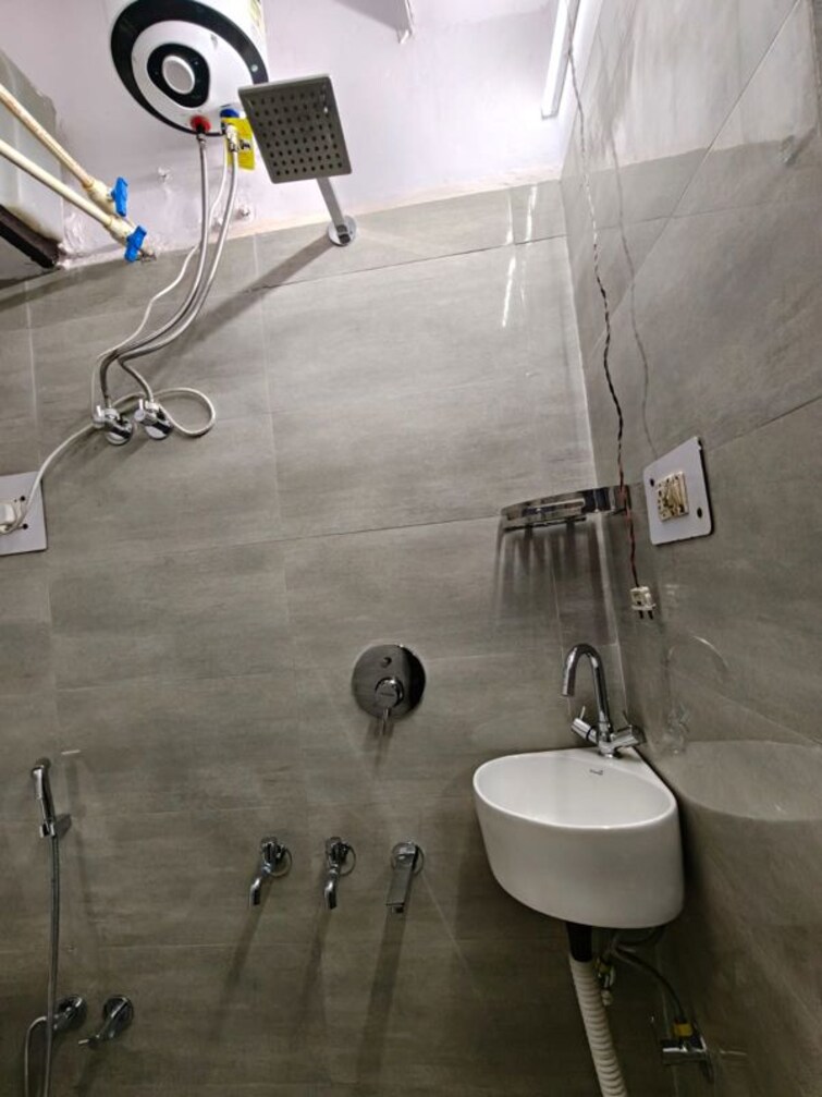 Bathroom, rohini sector 8 2 Bedroom 750 Sq.Ft. Builder Floor In Rohini Sector 8 Delhi 9954454