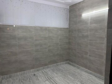 Bathroom in 2 BHK Builder Floor at Rohini Sector 8 – for Rent