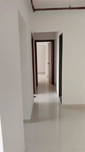 Room in 2 BHK Apartment at Mahaveer Solitaire Edge, Kandivali East – for Rent