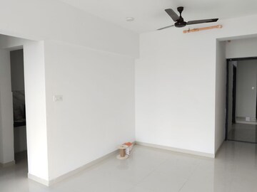 Room in 2 BHK Apartment at Mahaveer Solitaire Edge, Kandivali East – for Rent