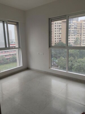 Room in 2 BHK Apartment at Mahaveer Solitaire Edge, Kandivali East – for Rent