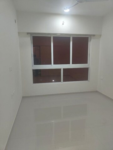 Room in 2 BHK Apartment at Mahaveer Solitaire Edge, Kandivali East – for Rent