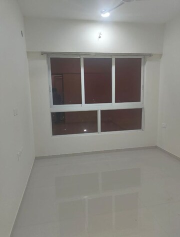 Room in 2 BHK Apartment at Mahaveer Solitaire Edge, Kandivali East – for Rent