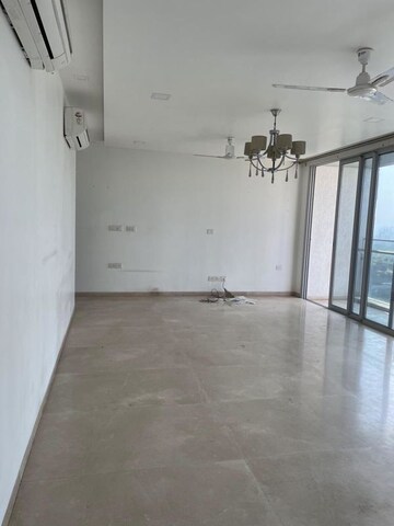 Room in 3 BHK Apartment at Oberoi Realty Exquisite, Goregaon East – for Rent