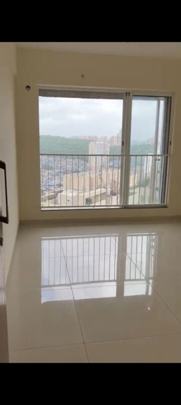 Room in 1 BHK Apartment at Godrej Nest Kandivali, Kandivali East – for Rent
