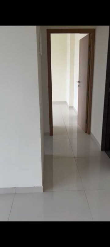 Room in 1 BHK Apartment at Godrej Nest Kandivali, Kandivali East – for Rent