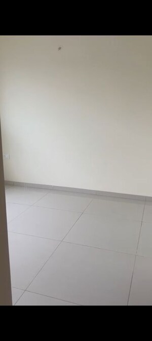 Room in 1 BHK Apartment at Godrej Nest Kandivali, Kandivali East – for Rent