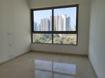 Room in 3 BHK Apartment at Kalpataru Immensa, Kolshet Road – for Rent