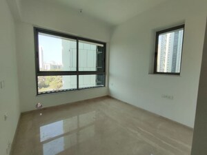 Room in 3 BHK Apartment at Kalpataru Immensa, Kolshet Road – for Rent