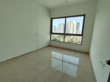 Room in 3 BHK Apartment at Kalpataru Immensa, Kolshet Road – for Rent