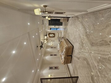 Furnished Amenities in 4 BHK Builder Floor at Ram Vihar – for Sale