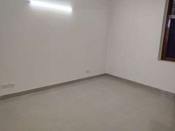 Room in 3 BHK Apartment at Sector 21c – for Rent